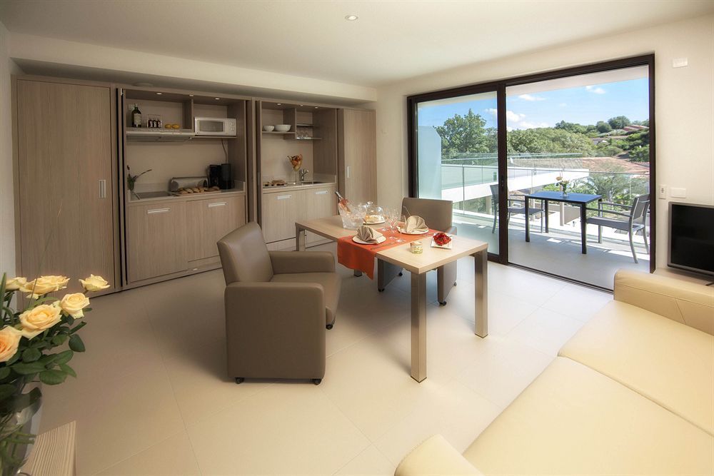 Seventeen Hotel Valbonne Exterior photo
